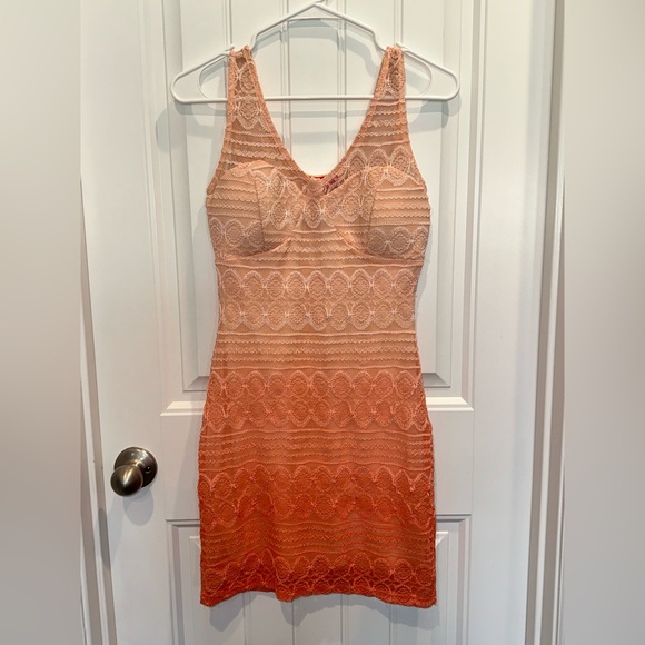 Elegant Lace Sleeveless Dress - Picture 1 of 4